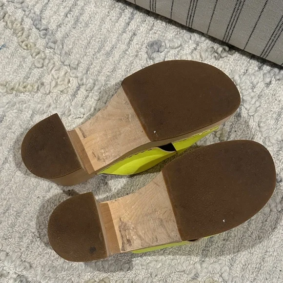 Swedish Hasbeens Neon Yellow Clog Mules - Cross Strap Wood Heel EU 37 - Picture 5 of 6